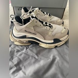 Balenciaga sneakers size 8
